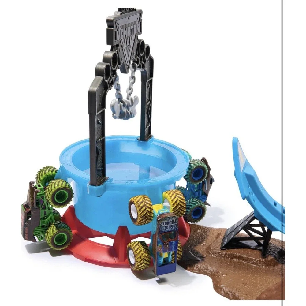 Monster Jam Mud Blasters DUNK TANK + EXCLUSIVE Monster Mutt  Dalmatian NEW